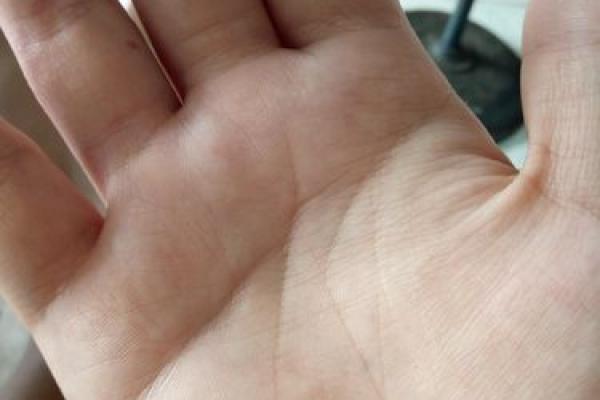 手相大师教你摸骨秘诀，精准判断骨骼状况！