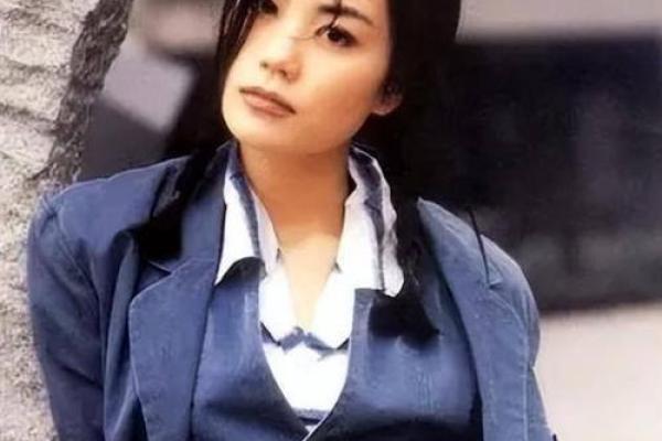 王菲命理中的天赋与挑战：一位天后背后的星象玄机