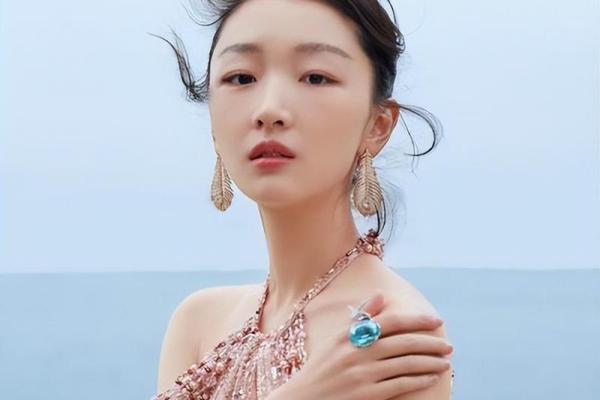 周冬雨的命理解析：如何影响她的演艺之路