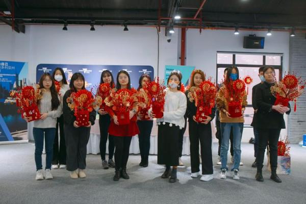 翊欢：寓意翱翔天际，欢声笑语