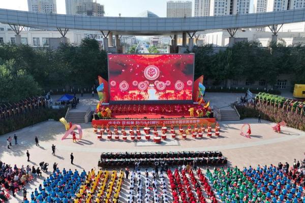 独龙族民俗风情：丰收节庆丰收情