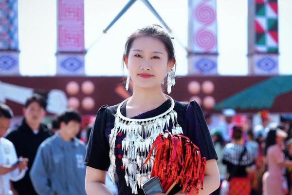 景颇族年节：欢腾的鼓声与神秘的图腾