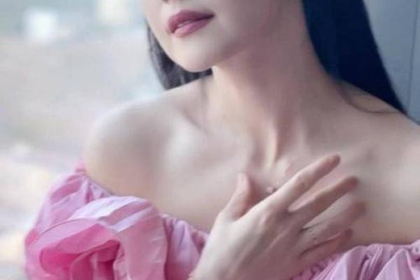 明星高圆圆喜当妈：揭秘八字命理助力好运