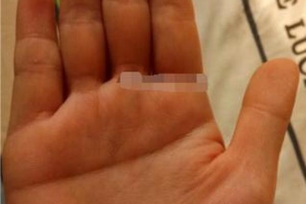 断掌奇缘：揭秘女性断掌手相的神秘力量