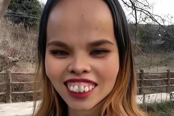 惊！她面相丑陋却成为网络爆款女神！