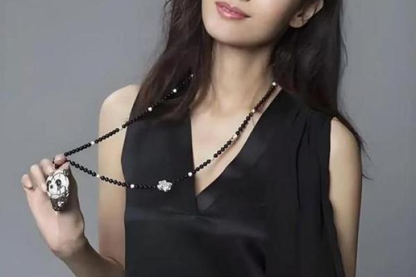 解析李嘉欣生辰八字与星座运势
