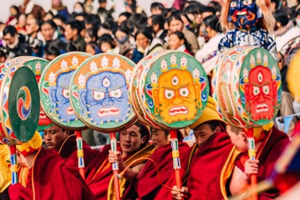 民俗瑰宝：探寻藏族传统节日的独特魅力