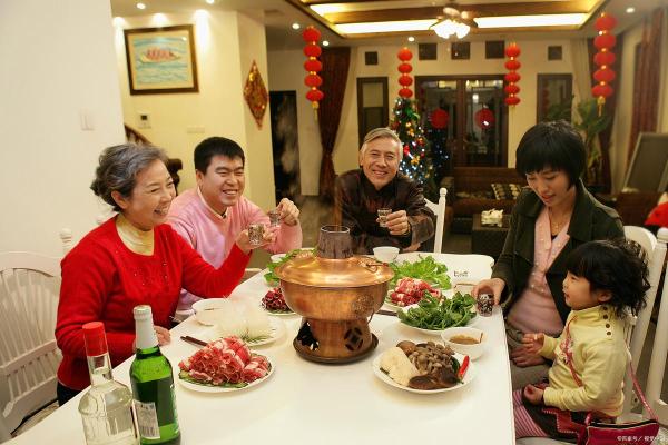 春节习俗新风尚，团圆美满度佳节